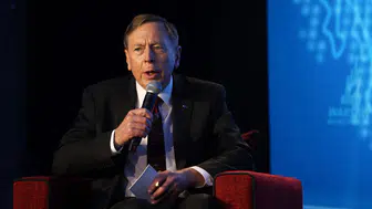 Petraeus'tan acil değişim çağrısı