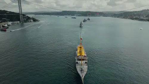 İstanbul Boğazı'nda Deniz Gösterisi