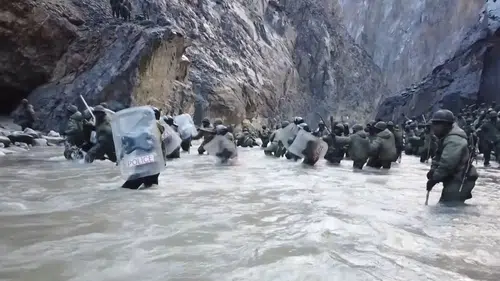 Çin, Sınırdaki Asker Sayısını Düşürdü