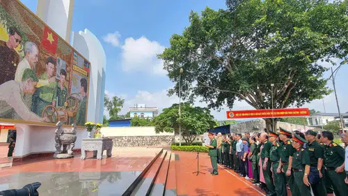 Vietnam Gazilerinden Anıtlama Ziyareti