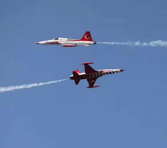 HÜRJET ve Türk Yıldızları Gökyüzünde Tarih Yazdı